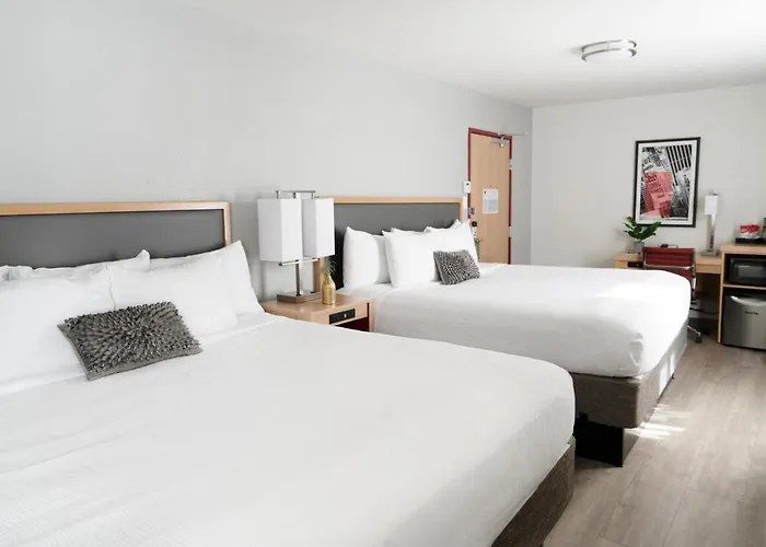 Saint Clair - Magnificent Mile 4*