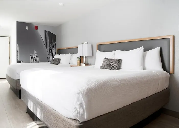 Saint Clair - Magnificent Mile 4*
