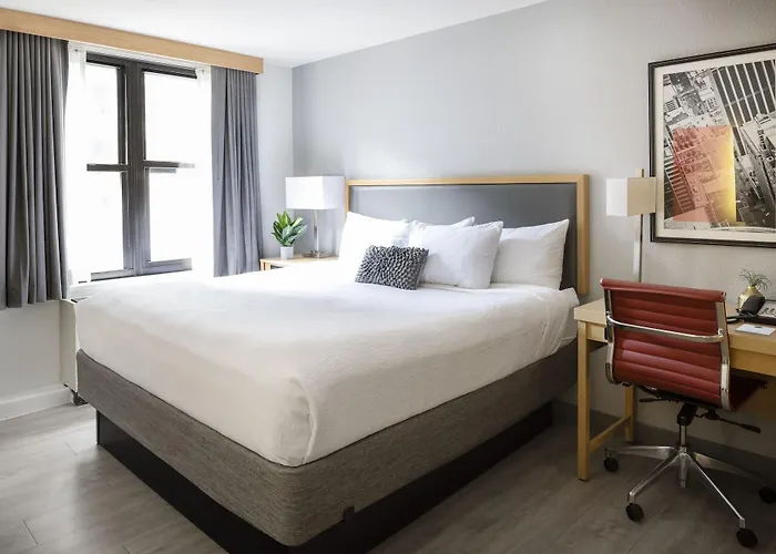 Saint Clair - Magnificent Mile Hotel