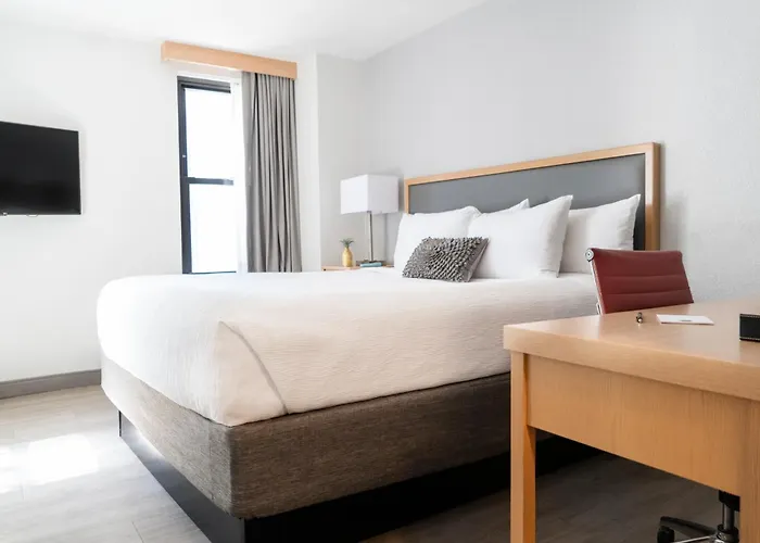 Saint Clair - Magnificent Mile 4*