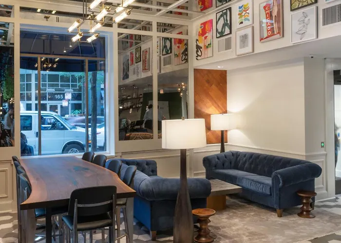 Saint Clair - Magnificent Mile Chicago
