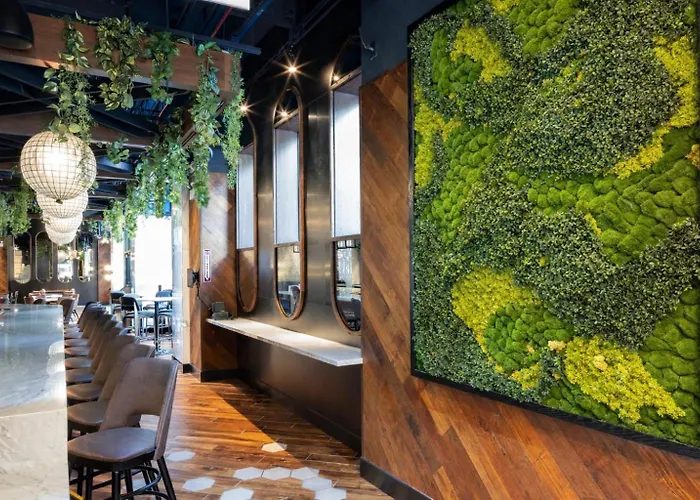 Saint Clair - Magnificent Mile Hotel 4*
