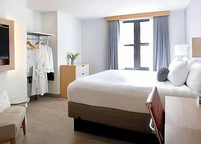 Hotel Saint Clair - Magnificent Mile 4*