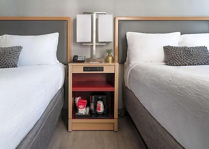 Hotel Saint Clair - Magnificent Mile 4*