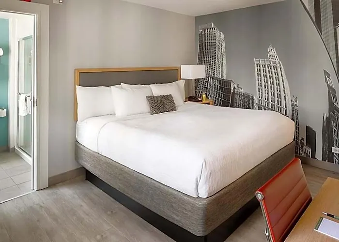 Saint Clair - Magnificent Mile Chicago