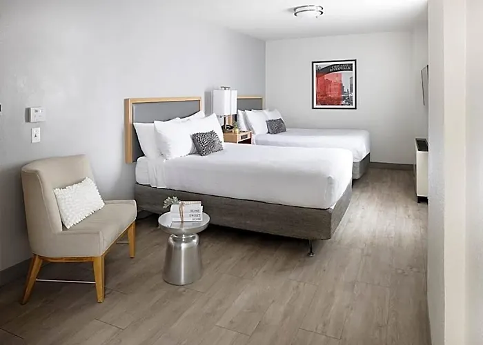Saint Clair - Magnificent Mile Hotel