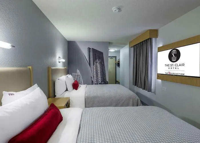 Saint Clair - Magnificent Mile Hotel 4*