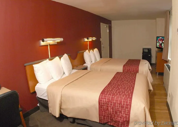 Saint Clair - Magnificent Mile Hotel
